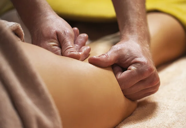 ¿Qué es un masajes descontracturante?